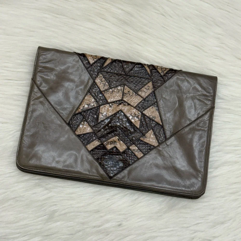 ANDREA PFISTER FOR AMEN WARDY - GREY BROWN TAN SNAKE EMBOSSED LEATHER CLUTCH BAG - Picture 4 of 13